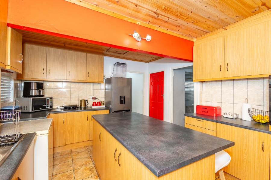2 Bedroom Property for Sale in Uitsig Western Cape